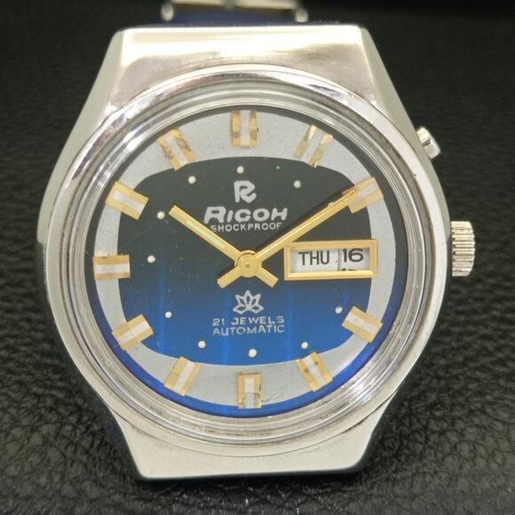 Vintage 1974 Ricoh Automatic Mens Silver Watch W/daydate & Blue accents - Picture 4 of 10